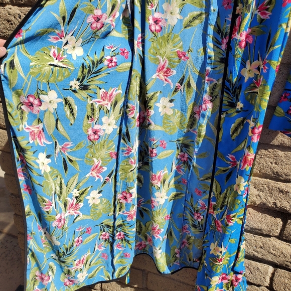 Passport | Floral Print | Wrap Dress Robe | Size Large - Picture 4 of 9